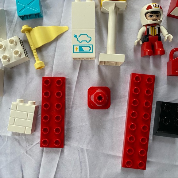 Lego Duplo Race Cars Drivers Lot Extra Parts Incomplete Set Mixed Parts Gas Cans - Picture 3 of 7